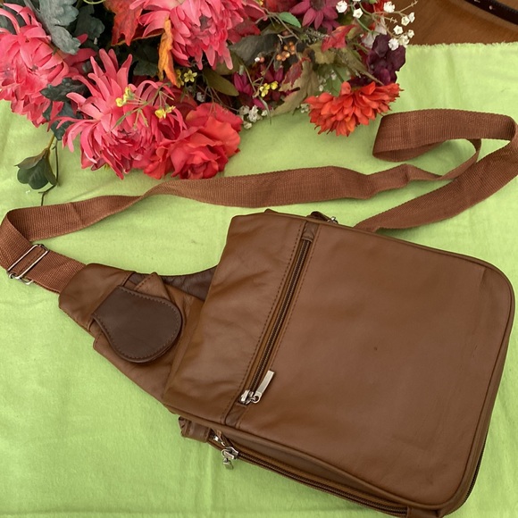 Men's Crossbody bag genuine leather. - Picture 1 of 16